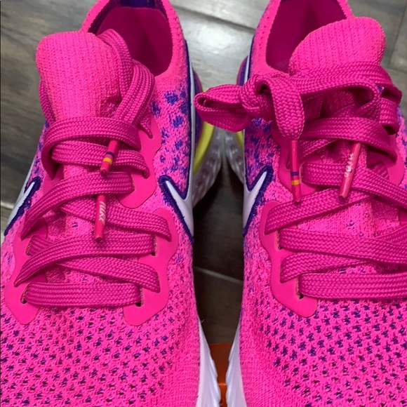 W NIKE EPIC REACT FLYKNIT 2 laser fuchsia/white - Picture 15 of 16